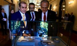 العراق يتسلّم من وزارة الثقافة التركية 6 ألواح طينية تعود  إلى حضارة وادي الرافدين.